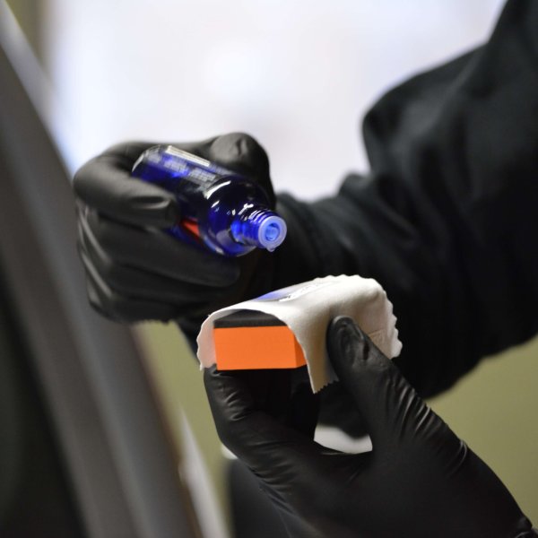 aanbrenging van keramische coating auto