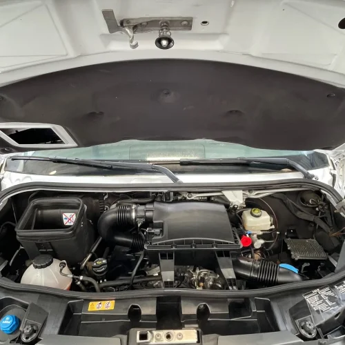 Gereinigde motorcompartiment auto